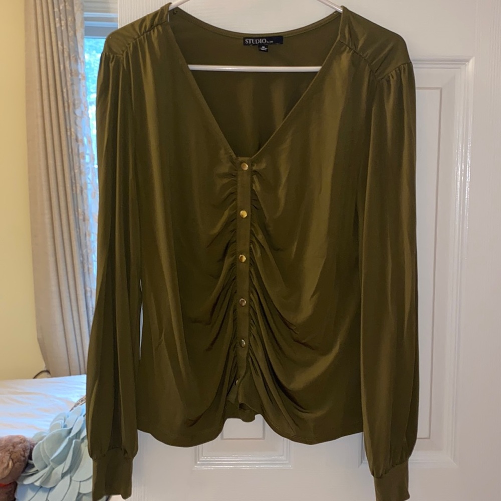 Green blouse with gold details